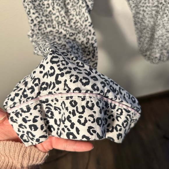 COPY - Victoria’s Secret pajamas set size S black and white cheetah print pjs - Picture 4 of 13